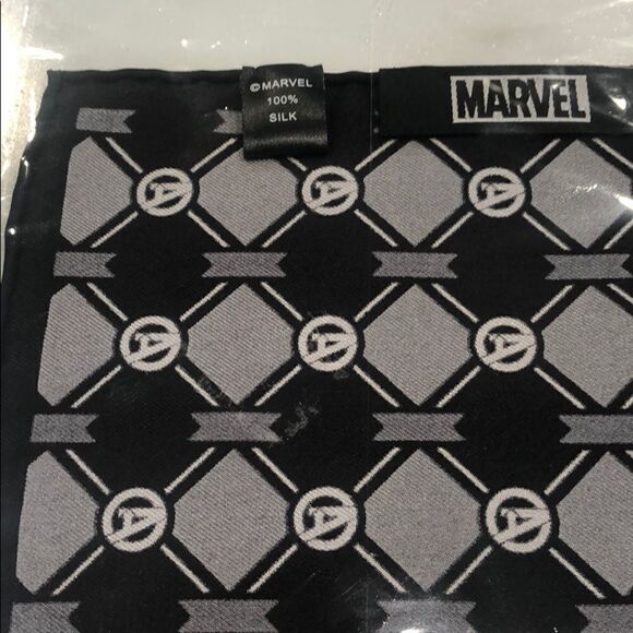 New Marvel Avengers 100% Silk Pocket Square - Picture 3 of 3